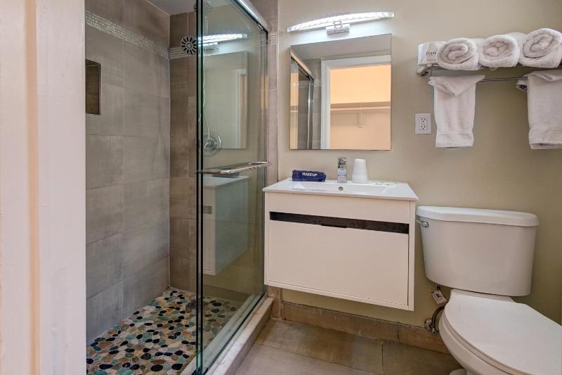 Standard (2 Full Beds) image 2