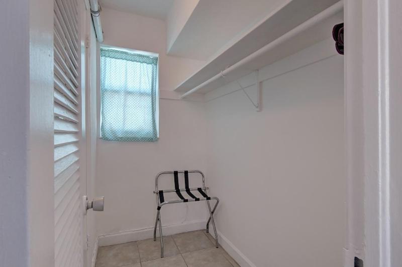 Efficiency (2 Full Beds) image 3
