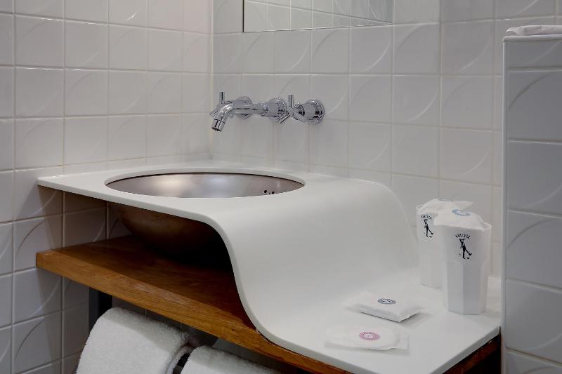 Single Room image 1