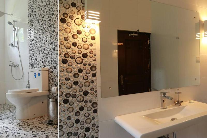 Exceptional 7Bed Villa with Pools Yoga Scuba & Pet Friendly in Hikkaduwa - image 2