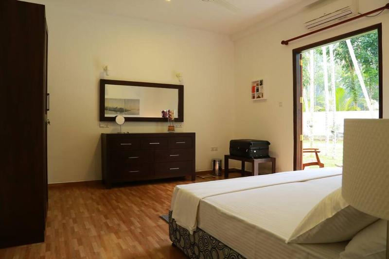 Exceptional 7Bed Villa with Pools Yoga Scuba & Pet Friendly in Hikkaduwa - image 25