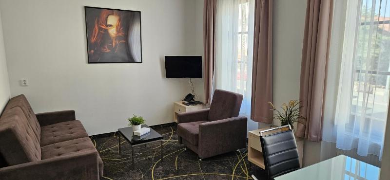 One-Bedroom Suite image 1