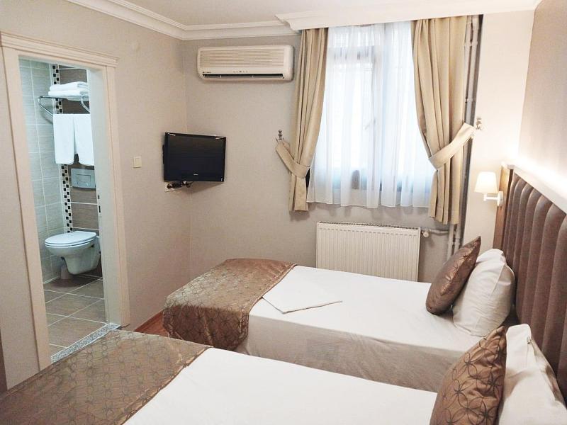Standard Double or Twin Room image 4