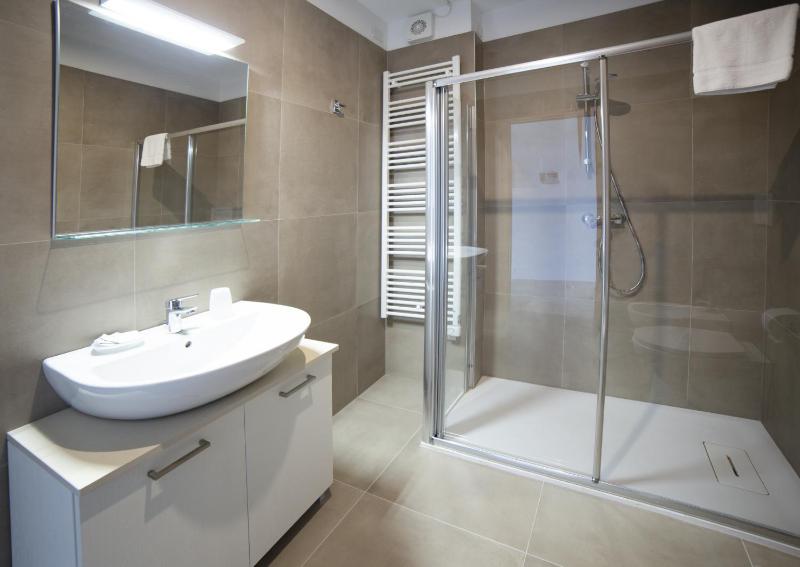 Junior Suite with Pool View image 3