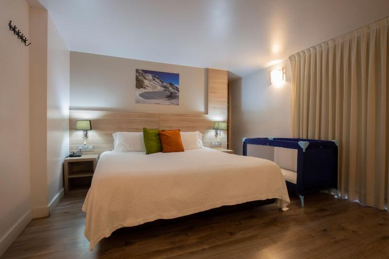 Triple Room (2 Adults + 1 Child) image 1