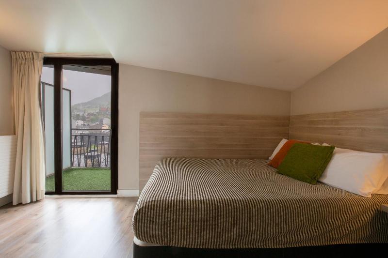 Triple Room (2 Adults + 1 Child) image 3