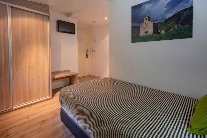 Triple Room (2 Adults + 1 Child) image 2