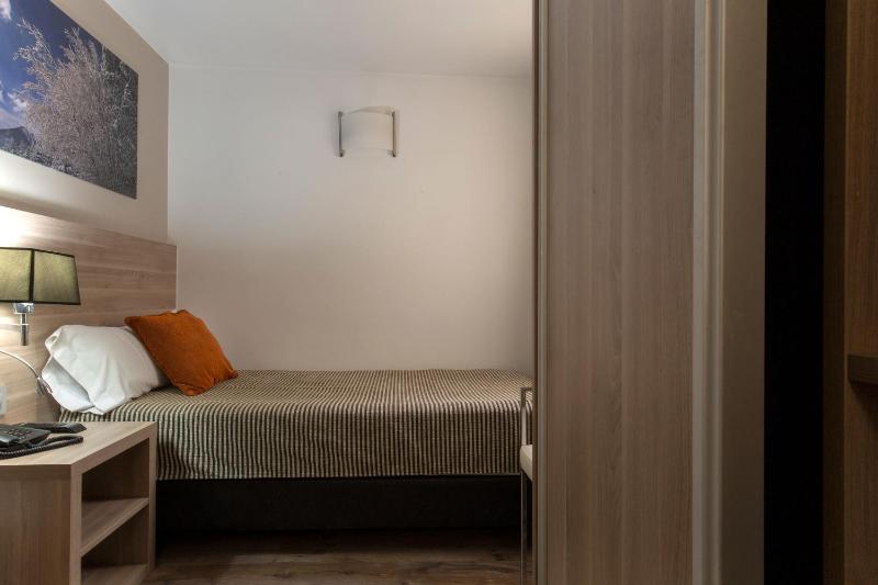 Single Room image 4