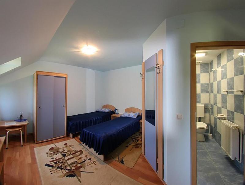 Double or Twin Room image 2