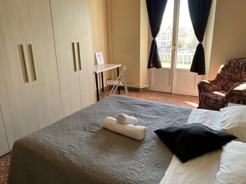 Double Room with Balcony, Shared Bathroom and River View image 3