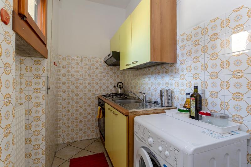 Studio Apartment B38 image 3