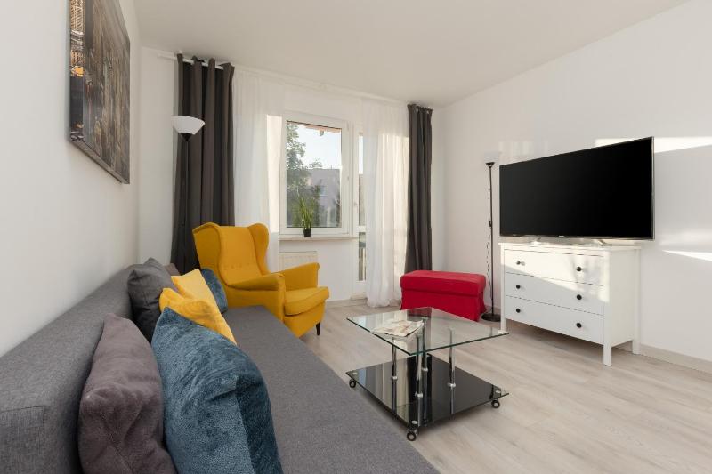 Kopcińskiego Bright & Spacious Apartment Warsaw Ursynów by Noclegi Renters - image 1