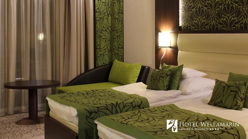 Deluxe Double Room with Balcony image 4