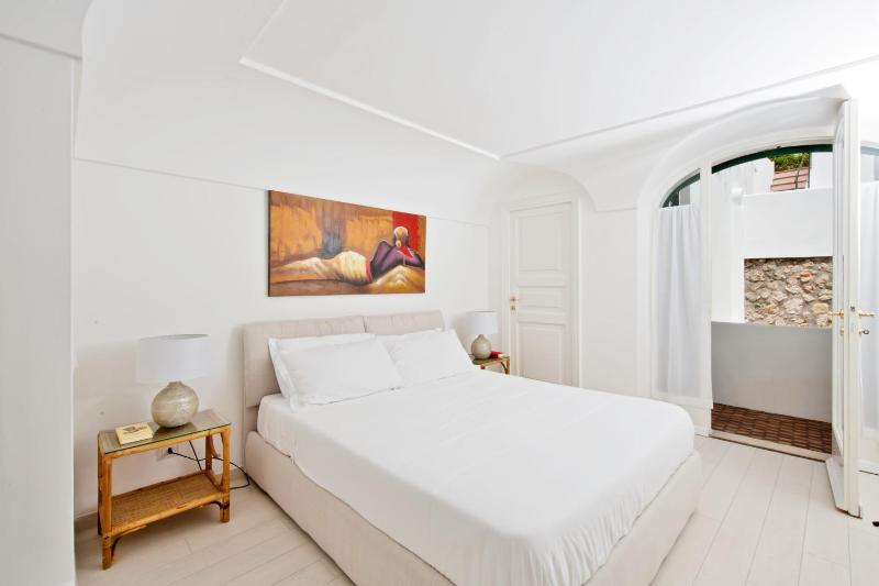 One-Bedroom Apartment with Terrace - Split Level image 2