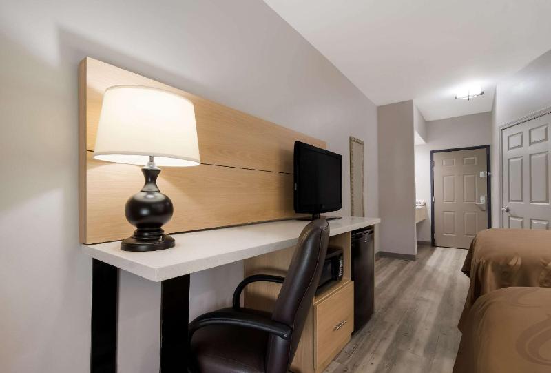 Queen Room with Two Queen Beds - Accessible/Non-Smoking  image 4