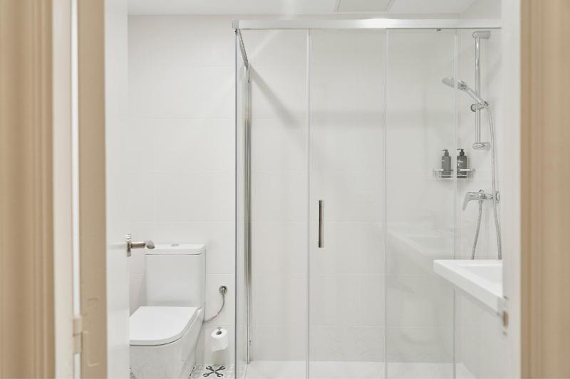 Quadruple Room image 4