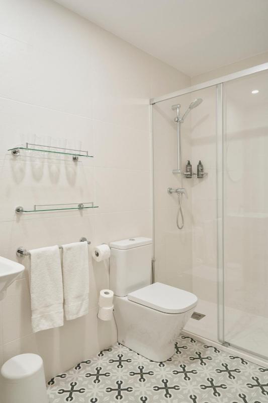 Quadruple Room image 3