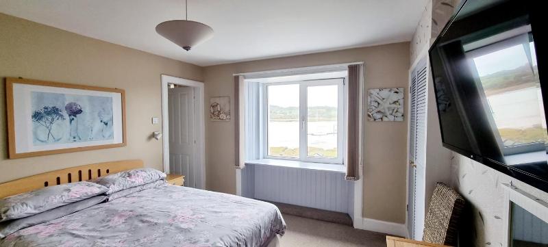 Double Room with Sea View image 1