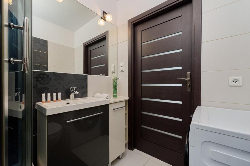 Comfortable & Cozy Studio with Balcony - Klimasa by Noclegi Renters - image 21
