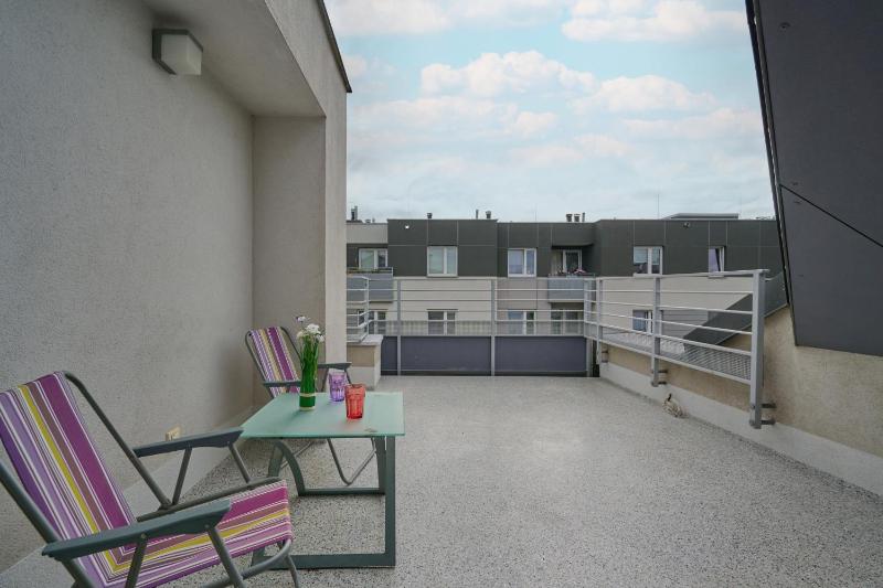 Comfortable & Cozy Studio with Balcony - Klimasa by Noclegi Renters - image 3