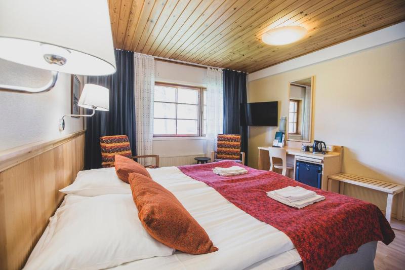 Standard Twin Room image 3