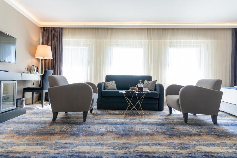 Deluxe Room image 1