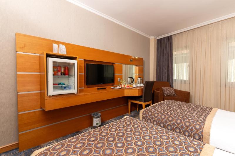 Double Room image 3