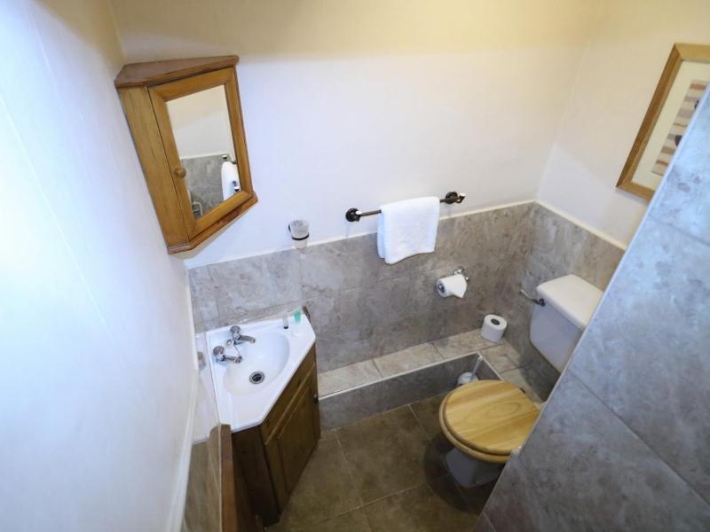 Standard Single Room with Shower image 3