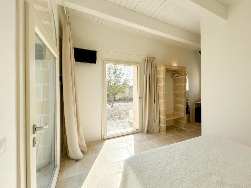 Suite with Hot Tub image 3