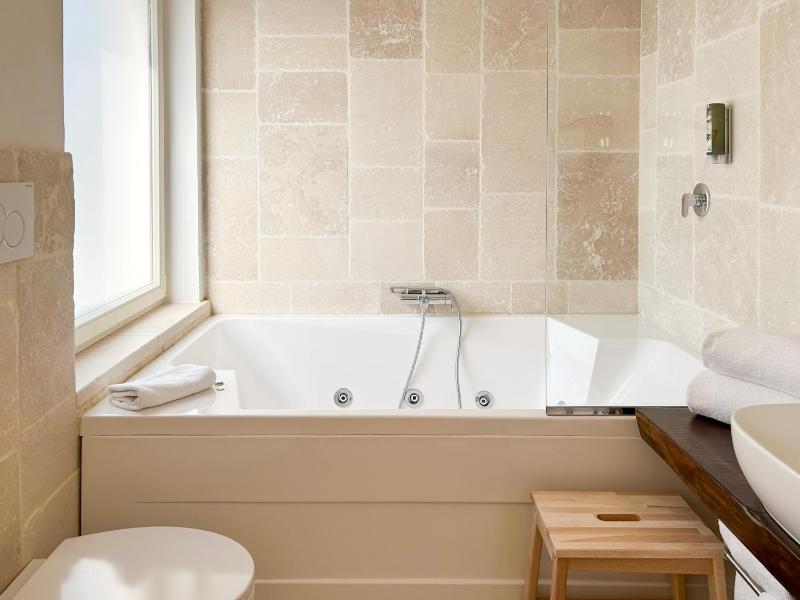 Suite with Hot Tub image 1