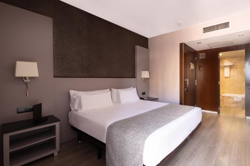 Double or Twin Room image 3