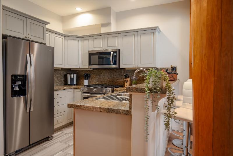 3BR | Taluswood | Ski-in/Ski-out | Private Hot Tub | Wood Burning Fireplace | Parking - image 12