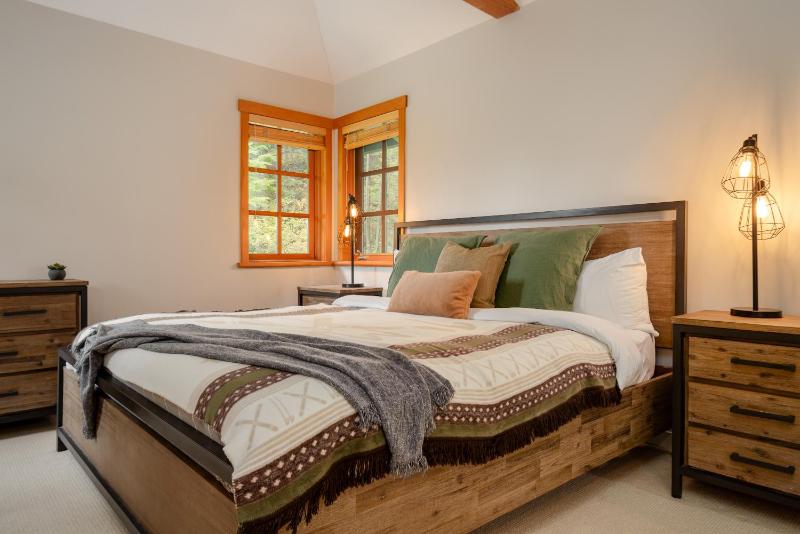 3BR | Taluswood | Ski-in/Ski-out | Private Hot Tub | Wood Burning Fireplace | Parking - image 36