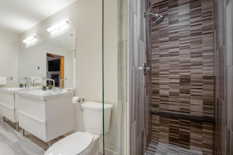 3BR | Taluswood | Ski-in/Ski-out | Private Hot Tub | Wood Burning Fireplace | Parking - image 23