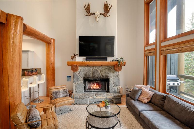 3BR | Taluswood | Ski-in/Ski-out | Private Hot Tub | Wood Burning Fireplace | Parking - image 10