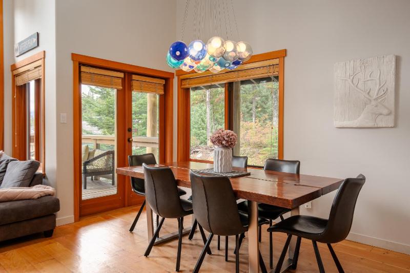 3BR | Taluswood | Ski-in/Ski-out | Private Hot Tub | Wood Burning Fireplace | Parking - image 29