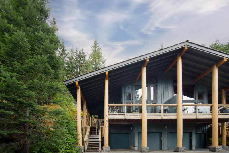 3BR | Taluswood | Ski-in/Ski-out | Private Hot Tub | Wood Burning Fireplace | Parking - image 35