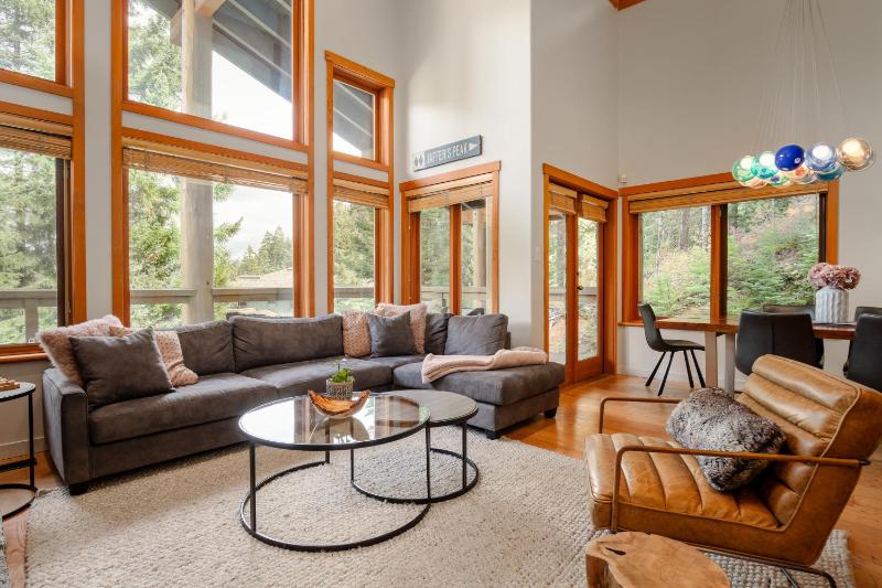 3BR | Taluswood | Ski-in/Ski-out | Private Hot Tub | Wood Burning Fireplace | Parking - image 26