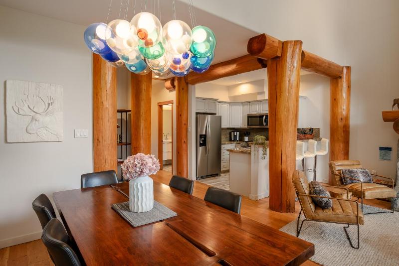 3BR | Taluswood | Ski-in/Ski-out | Private Hot Tub | Wood Burning Fireplace | Parking - image 34