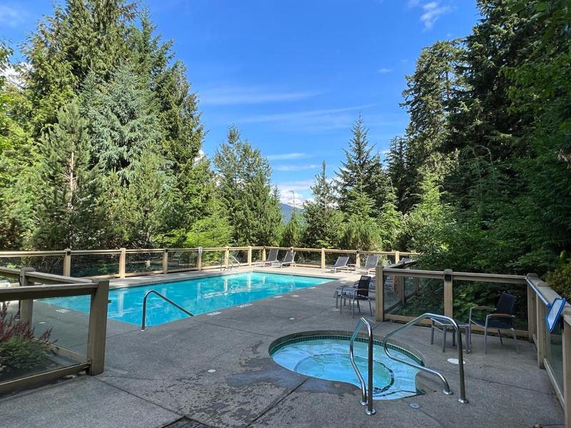 3BR | Taluswood | Ski-in/Ski-out | Private Hot Tub | Wood Burning Fireplace | Parking - image 18