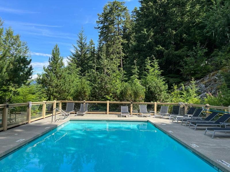 3BR | Taluswood | Ski-in/Ski-out | Private Hot Tub | Wood Burning Fireplace | Parking - image 28