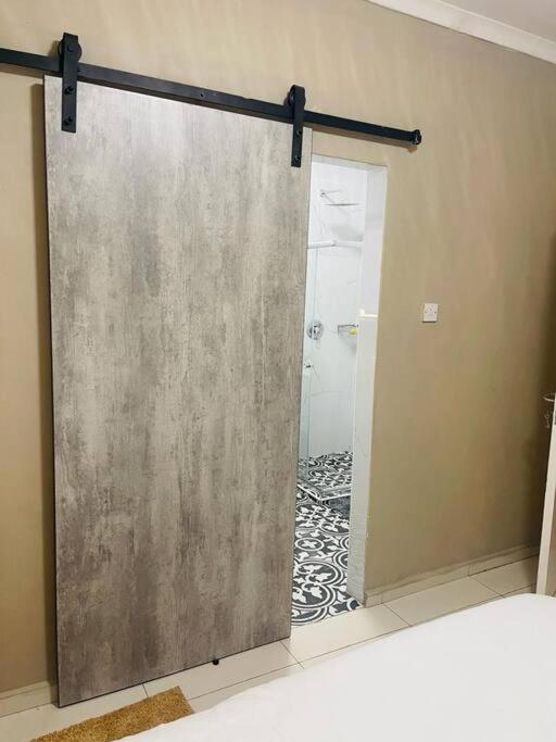 Central Gabs Oasis: 2BR-Retreat - image 10