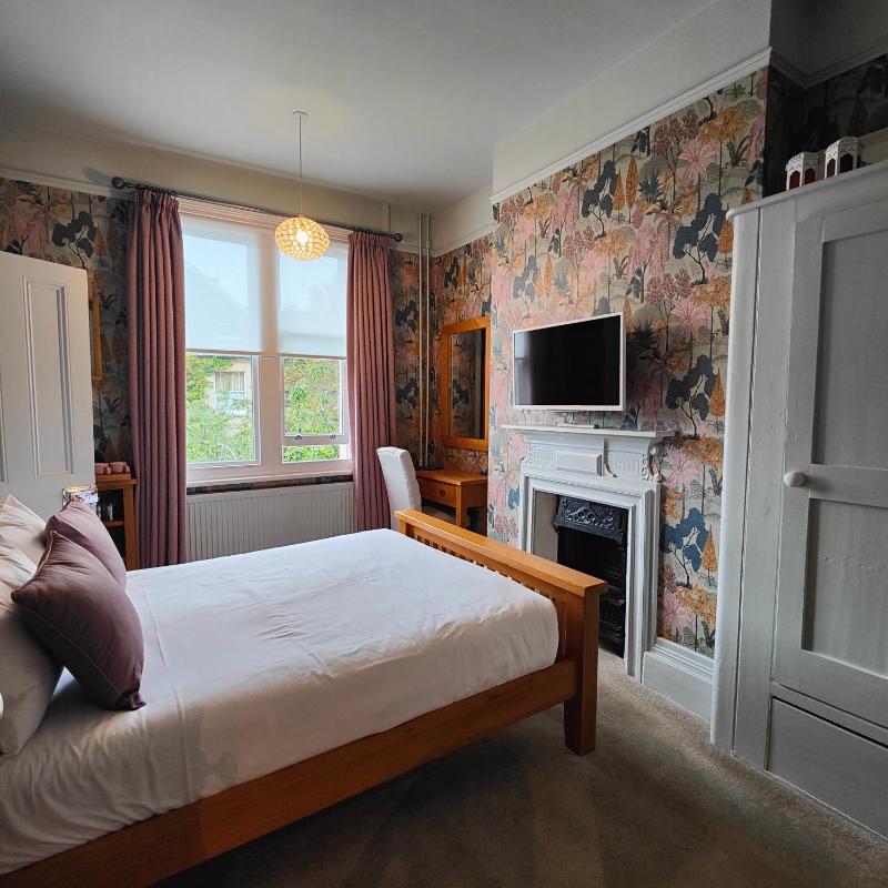 Double Room with Private Bathroom image 3