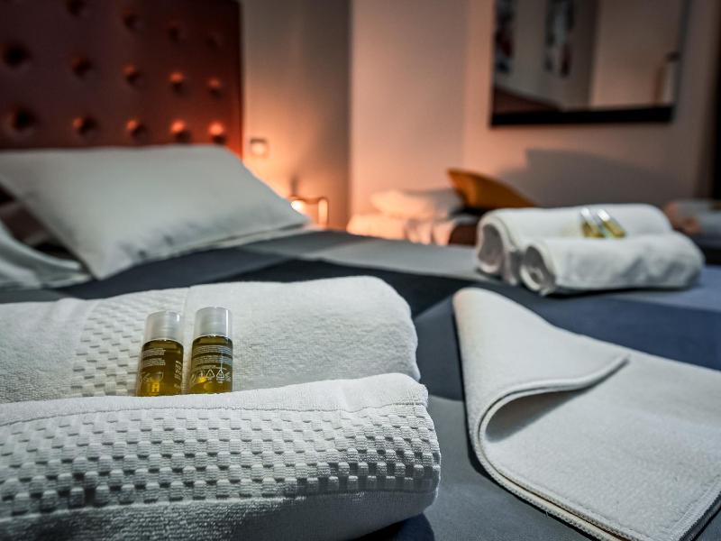 Double or Twin Room image 3