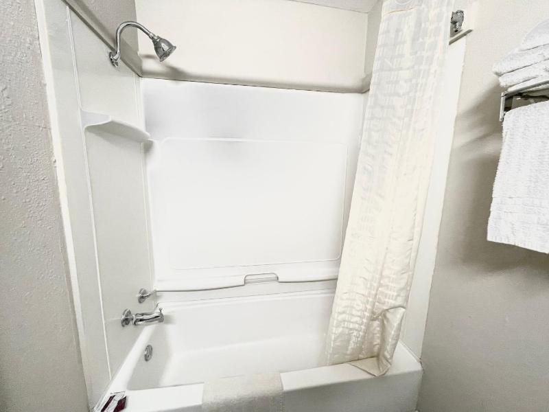 Double Room image 3