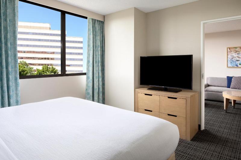 Embassy Suites By Hilton Hotel Tampa-Airport/Westshore - image 6