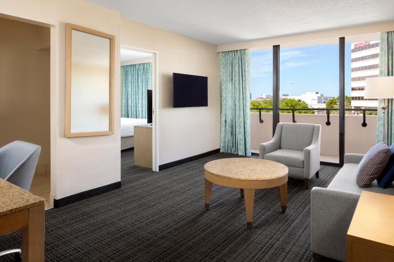 Embassy Suites By Hilton Hotel Tampa-Airport/Westshore - image 4