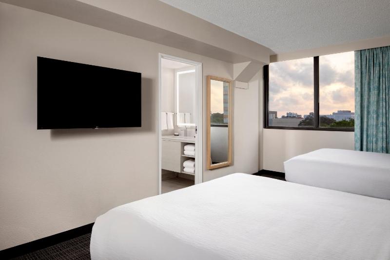 Embassy Suites By Hilton Hotel Tampa-Airport/Westshore - image 5