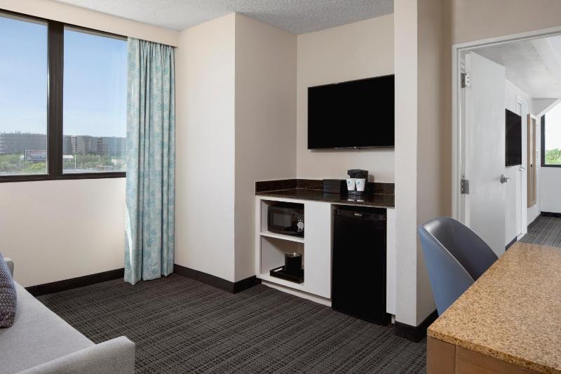 Embassy Suites By Hilton Hotel Tampa-Airport/Westshore - image 12