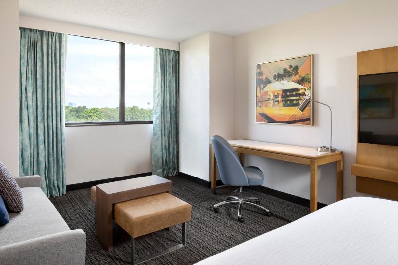Embassy Suites By Hilton Hotel Tampa-Airport/Westshore - image 3